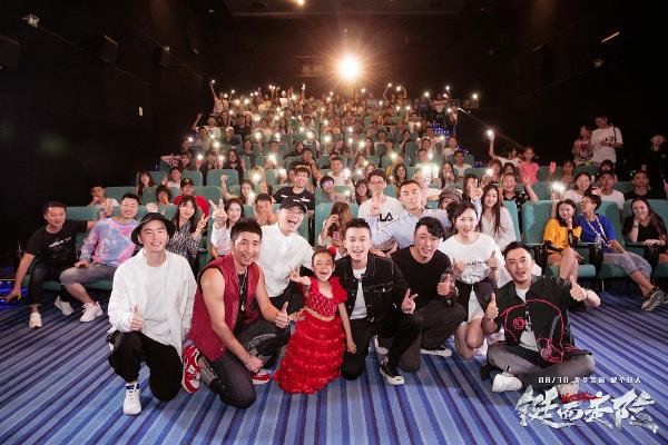 《铤而走险》首映新导首作获赞 大鹏欧豪“猛”转型