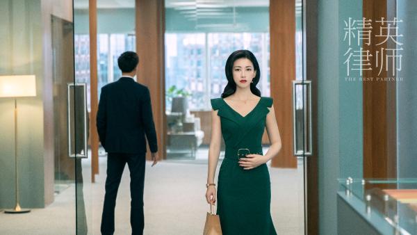 《精英律师》首曝剧照 律政职场关系初露端倪
