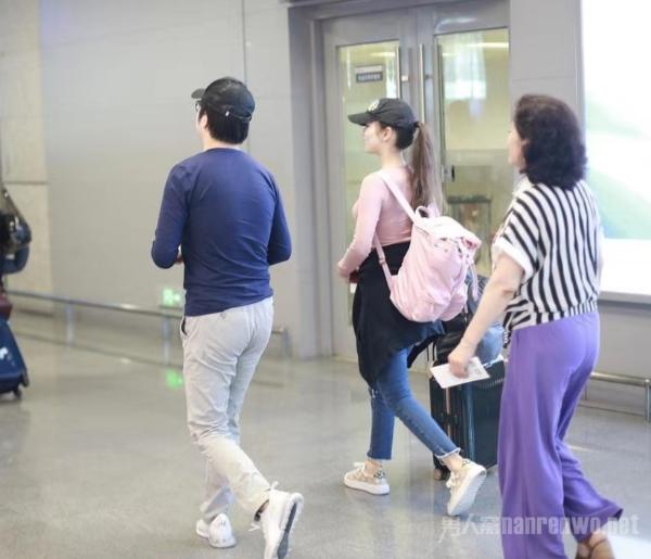 郎朗回应没帮老婆拿行李 没想到再次遭到网友回怼