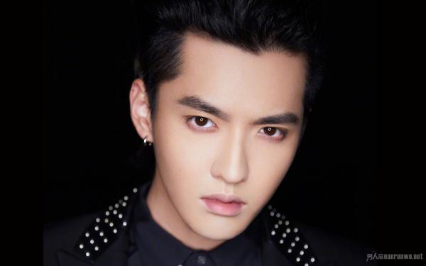 吴亦凡女友身份曝光 竟是一名大一学生 年仅21岁