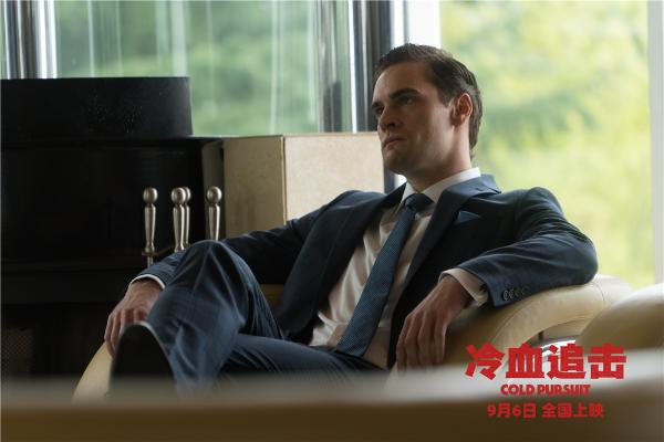 《冷血追击》曝孤胆英雄版饭制海报 昆汀复仇爽片上线