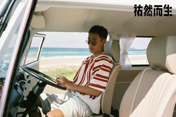 杨祐宁生日发大片 海洋之子推行环保概念 