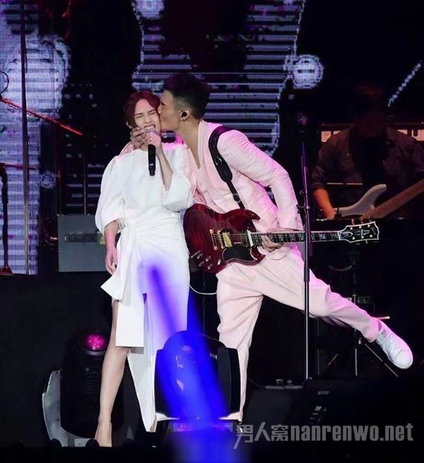 李荣浩杨丞琳领证结婚 网友喊话潘玮柏：你能当伴娘了
