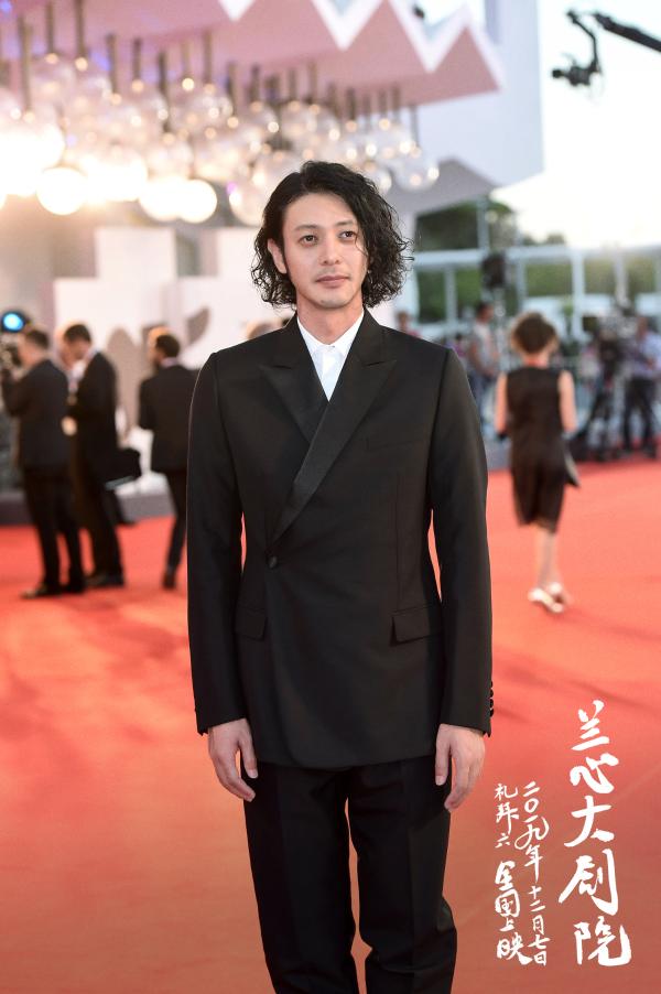 定了！娄烨新作《兰心大剧院》12月7日全国公映 “双面”巩俐谍影戏中戏
