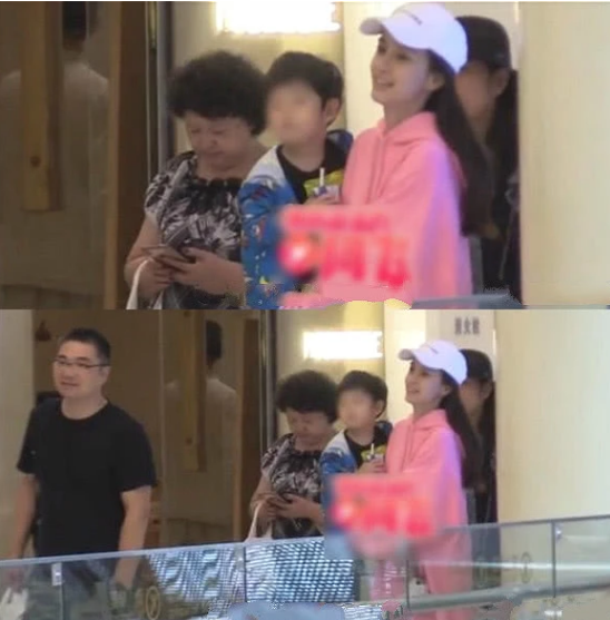 Baby陪儿子小海绵玩耍 穿着朴素发型随意很路人