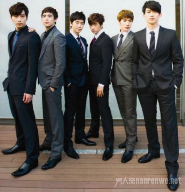 尼坤晒2PM合照 网友：一直以为2PM是四个人，我方了