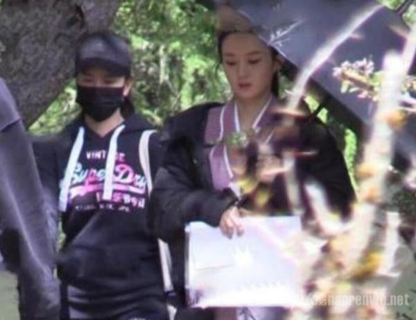 赵丽颖有翡造型 与楚乔造型相似 发际线令人无奈！