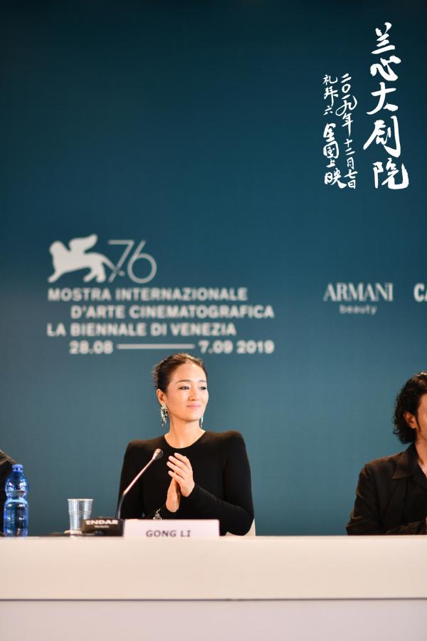 定了！娄烨新作《兰心大剧院》12月7日全国公映 “双面”巩俐谍影戏中戏