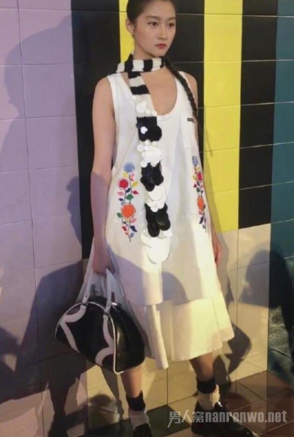 关晓彤看秀造型 满满元气少女感 网友却这样表示！