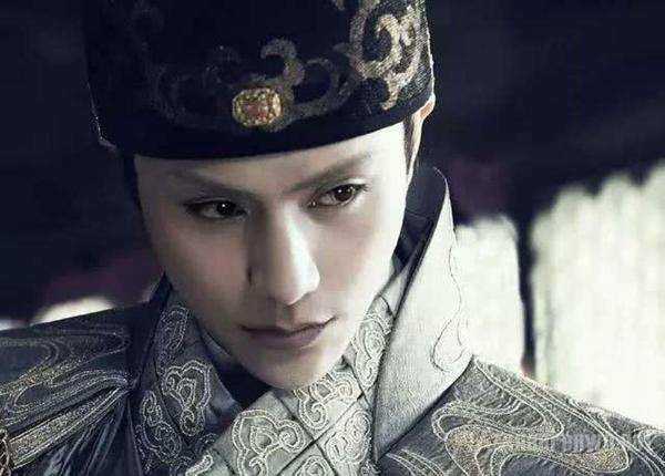 陈坤晒儿子校服照 爸爸比儿子还年轻 网友：越长越残