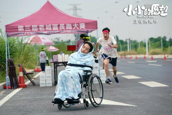 “粽子彭”被父遗弃片段曝光 影迷调侃“绝对亲生的”