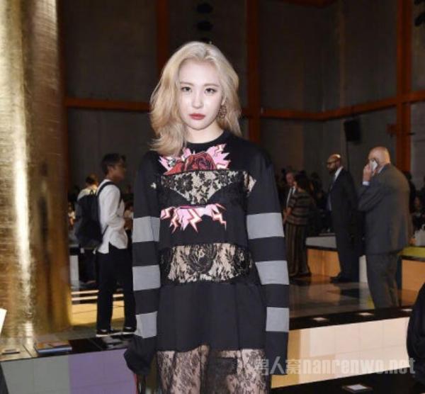 宣美米兰时装周造型 冷白皮好优越 网友:完胜关晓彤