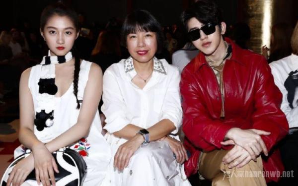 关晓彤看秀造型 满满元气少女感 网友却这样表示！