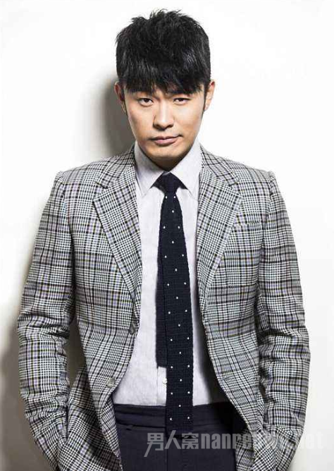 陈赫被女儿围观打游戏 网瘾父亲沉迷网络 女儿苦劝无果