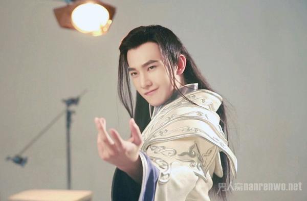 杨洋年代风 不发自拍不去经营 属于自己的标签能否保住
