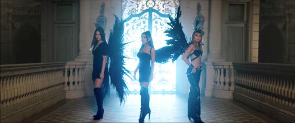 《霹雳娇娃》全球主题曲MV登顶56国音乐榜冠军 电影未映先火引期待
