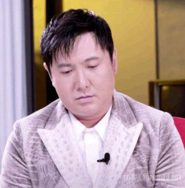 沈腾胖了好多 岁月撑开了脸上的褶子 吹股了腮帮子