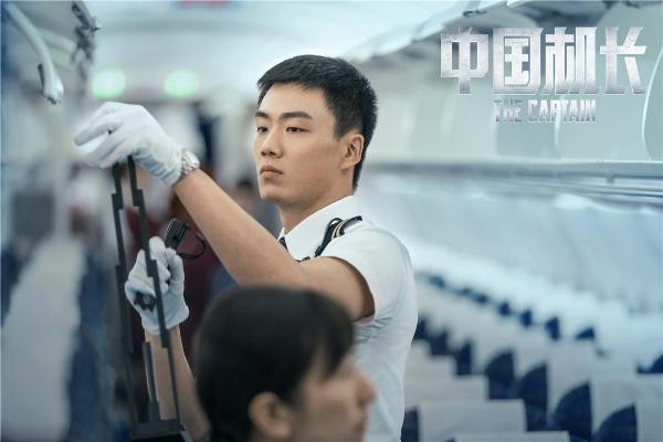 《中国机长》跻身中国影史票房前十 新特辑还原“3U8633”诞生过程