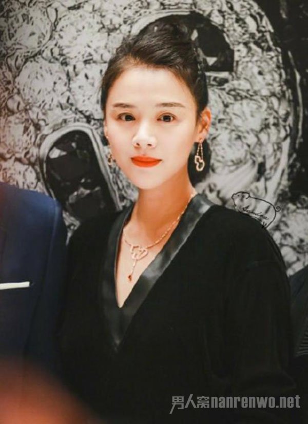 马思纯瘦了 却被质疑双眼皮是割的 网友：拆东墙补西墙