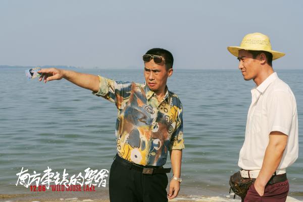 《南方车站的聚会》曝“治欲”版海报 胡歌情牵桂纶镁上演“绷带杀”