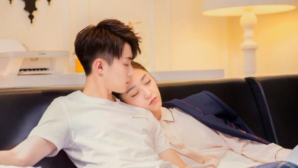 《世界欠我一个初恋》本周糖醋升级 邢昭林白鹿喜提初恋“醉酒吻”
