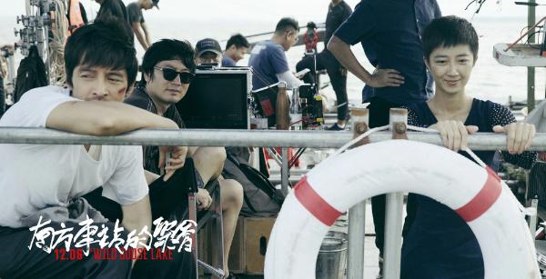 《南方车站的聚会》曝“治欲”版海报 胡歌情牵桂纶镁上演“绷带杀”
