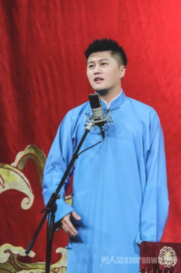 刘九思大褂 网友：你准备的小心心藏不住了！
