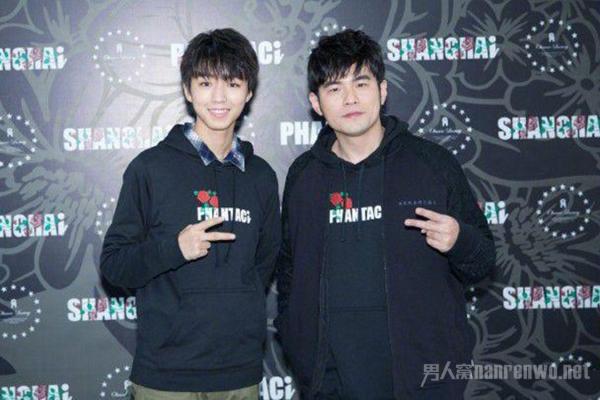 王俊凯双标现场 自己30岁老迈 网友：对周杰伦是真爱