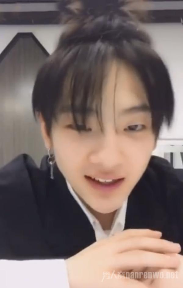 周震南让粉丝给其他艺人应援 轻声细语和粉丝商量