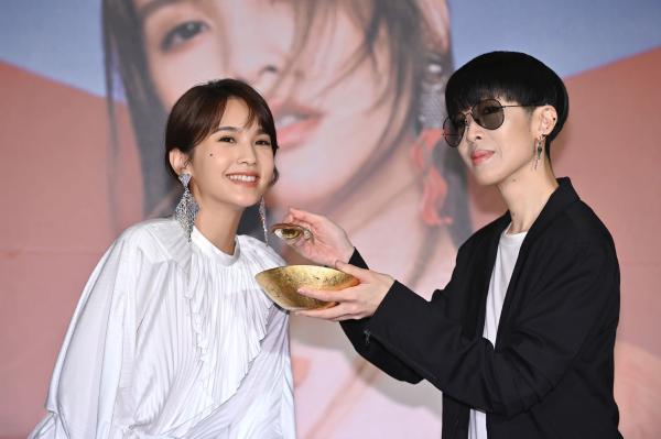 杨丞琳第11张专辑《删·拾 以后》今日正式发行 陈珊妮惊喜现身发布会力挺
