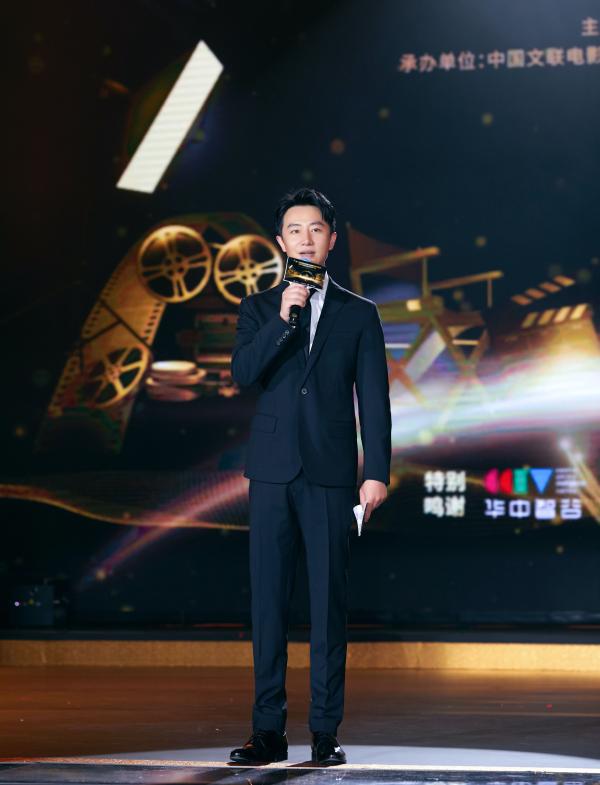 黄轩出席华语青年电影周开幕式 为青年影人发声