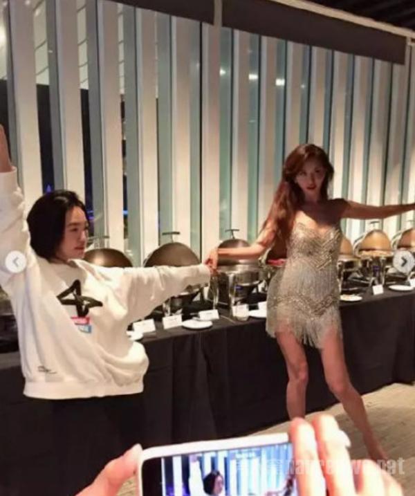 林志玲身材 显露无遗 与小S贴身热舞