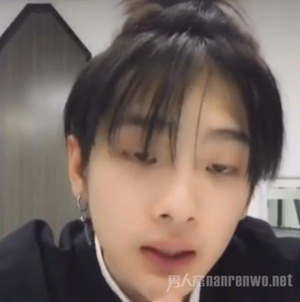 周震南让粉丝给其他艺人应援 轻声细语和粉丝商量