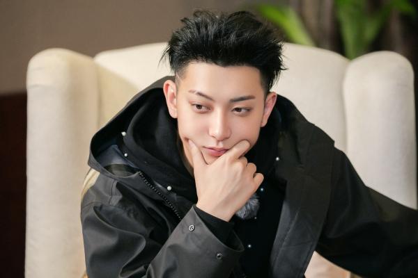黄子韬新综艺首播笑点满满挺进北极圈