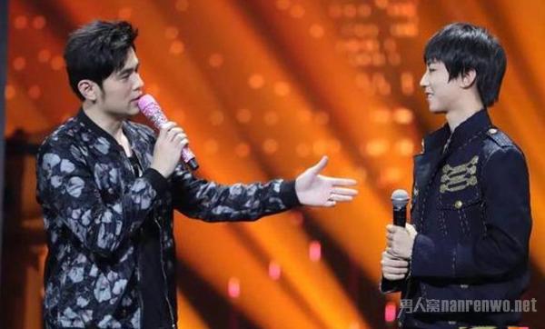 王俊凯双标现场 自己30岁老迈 网友：对周杰伦是真爱