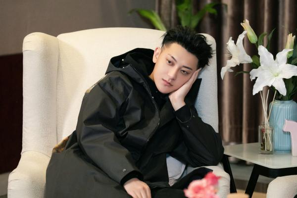 黄子韬新综艺首播笑点满满挺进北极圈