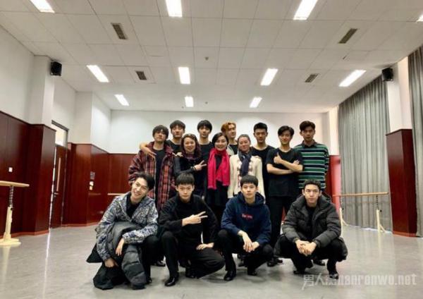 易烊千玺胡先煦李兰迪期末合照 回学校考试而已