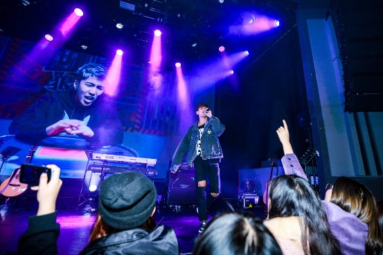 ��ʯЯ��ǧǧ�����³��Ĵ���ҳ��ȼ�������������ɣ�������