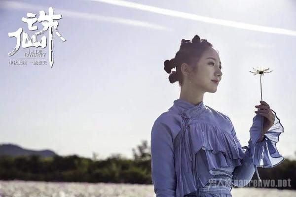孟美岐古装反串造型 被粉丝吹捧 网友：别再碰瓷林青霞