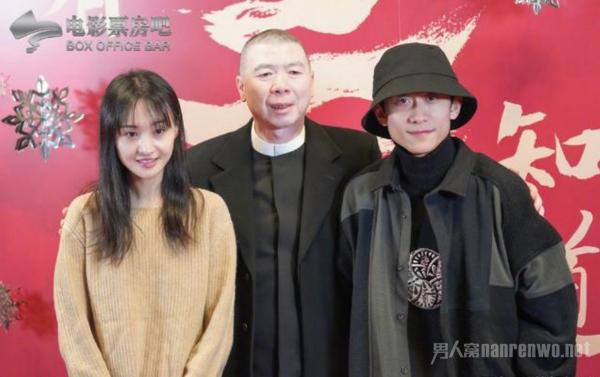 冯小刚郑爽张一山合照 三个人合作一部戏就更好了