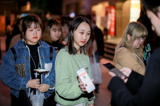 ��ʯЯ��ǧǧ�����³��Ĵ���ҳ��ȼ�������������ɣ�������