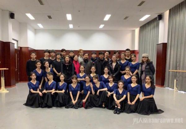 易烊千玺胡先煦李兰迪期末合照 回学校考试而已