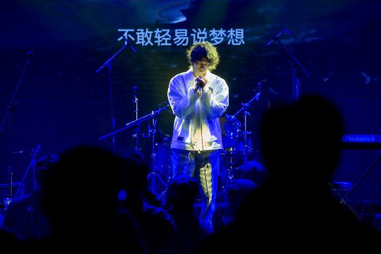 ��ʯЯ��ǧǧ�����³��Ĵ���ҳ��ȼ�������������ɣ�������