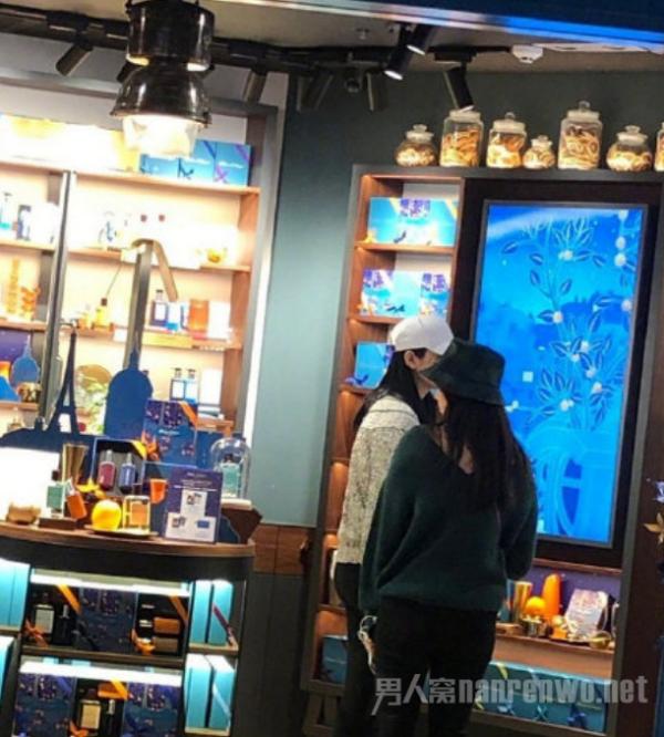 奚梦瑶产后首现身 身材引热议 网友：女人天生爱逛街