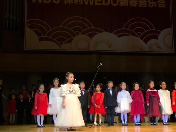 甜馨领唱很有小女神范儿