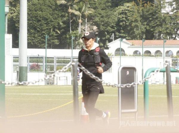 任达华近况 遇袭养伤半年准备复出 网友：老而弥坚