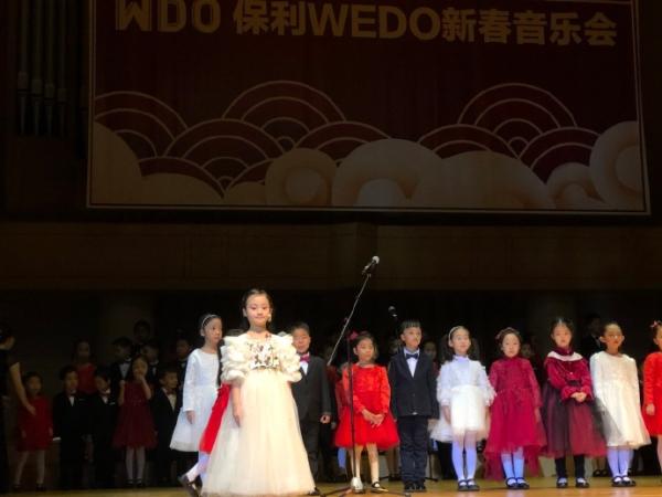 甜馨领唱很有小女神范儿