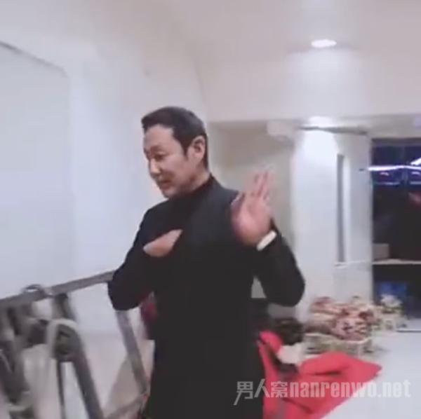 65岁的陈道明 风度翩翩气场十足 身型仪态不像65岁