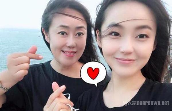 张佳宁支持妈妈再婚 主动和妈妈男友策划求婚 全网点赞