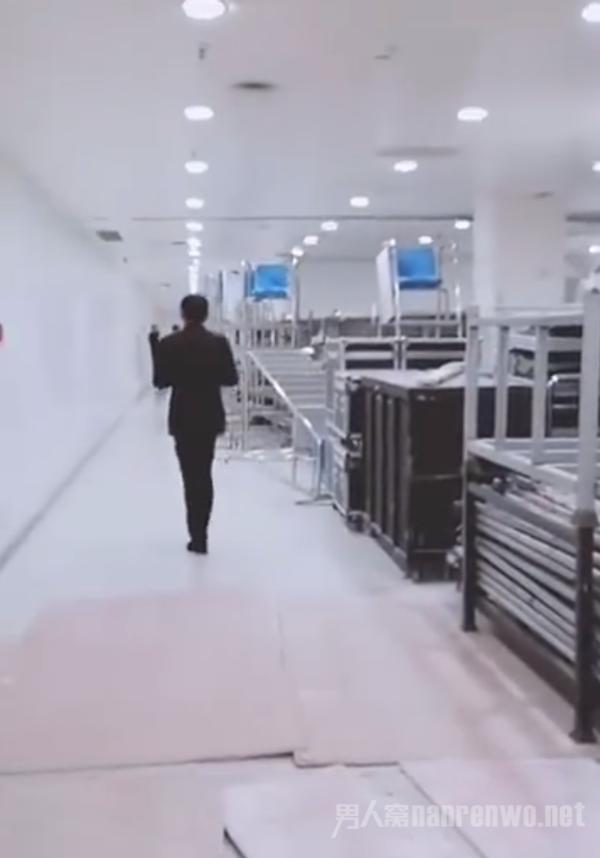 65岁的陈道明 风度翩翩气场十足 身型仪态不像65岁